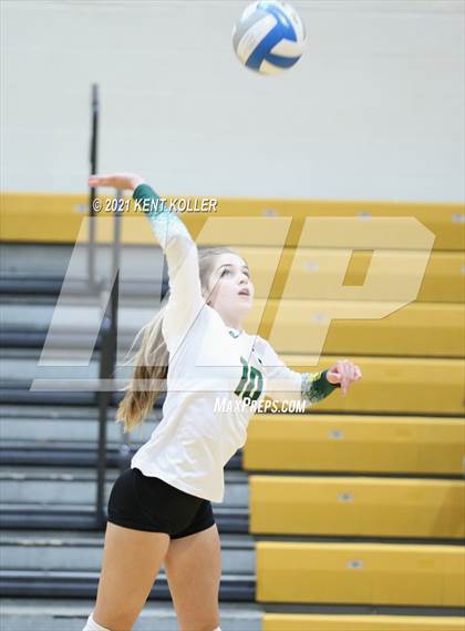 Thumbnail 3 in Quad Meet @ Adams photogallery.