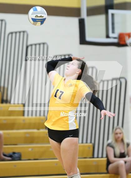 Thumbnail 3 in Quad Meet @ Adams photogallery.