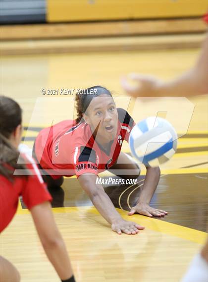 Thumbnail 2 in Quad Meet @ Adams photogallery.