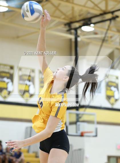 Thumbnail 2 in Quad Meet @ Adams photogallery.