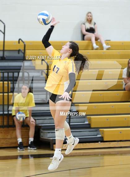 Thumbnail 1 in Quad Meet @ Adams photogallery.