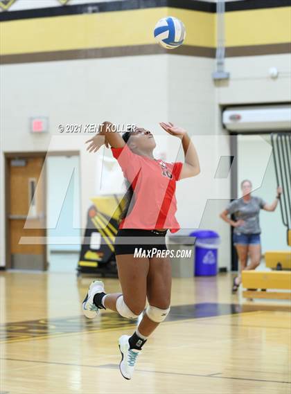 Thumbnail 3 in Quad Meet @ Adams photogallery.