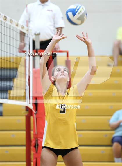 Thumbnail 3 in Quad Meet @ Adams photogallery.