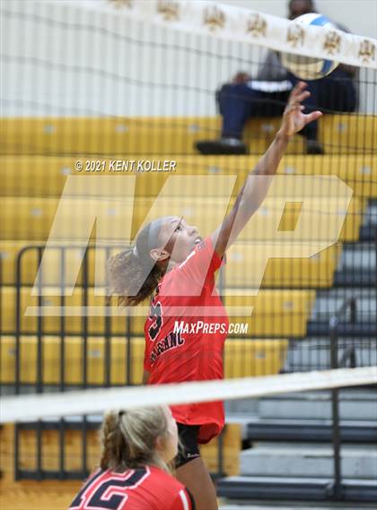 Thumbnail 2 in Quad Meet @ Adams photogallery.