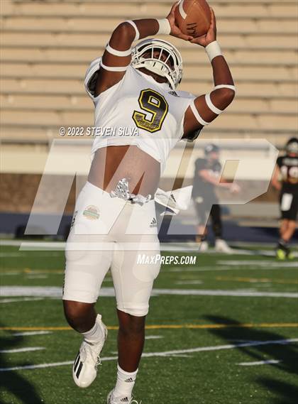 Thumbnail 1 in Polynesian Bowl (Team Mauka vs. Team Makai) photogallery.