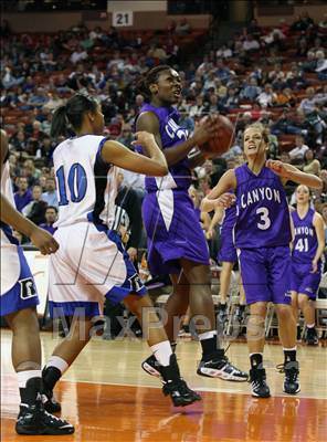 Thumbnail 2 in Navasota vs Canyon (UIL 3A Semifinals) photogallery.