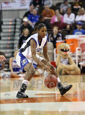 Thumbnail 1 in Navasota vs Canyon (UIL 3A Semifinals) photogallery.