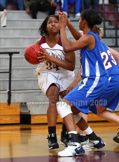 Thumbnail 3 in King's Fork vs. Norfolk Collegiate  (Lady Greyhound Classic) photogallery.