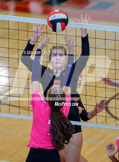 Thumbnail 2 in Glynn Academy vs Jonesboro (2023 GHSA 6A Round 1) photogallery.