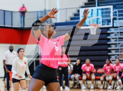 Thumbnail 2 in Glynn Academy vs Jonesboro (2023 GHSA 6A Round 1) photogallery.
