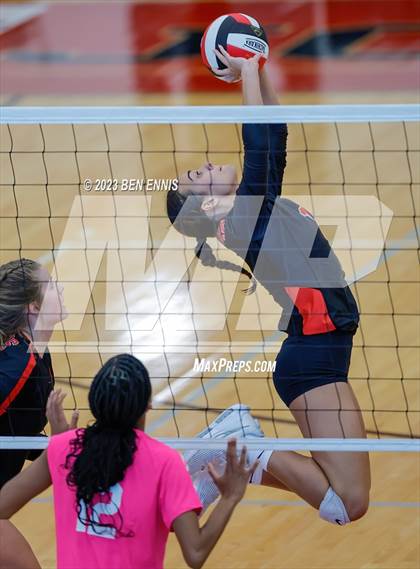 Thumbnail 3 in Glynn Academy vs Jonesboro (2023 GHSA 6A Round 1) photogallery.