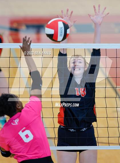 Thumbnail 2 in Glynn Academy vs Jonesboro (2023 GHSA 6A Round 1) photogallery.