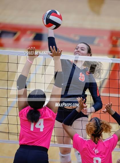 Thumbnail 2 in Glynn Academy vs Jonesboro (2023 GHSA 6A Round 1) photogallery.