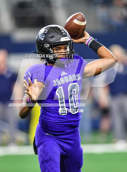 Thumbnail 3 in Stephenville vs. LBJ Austin (UIL 4A D1 Final) photogallery.
