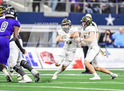 Thumbnail 3 in Stephenville vs. LBJ Austin (UIL 4A D1 Final) photogallery.