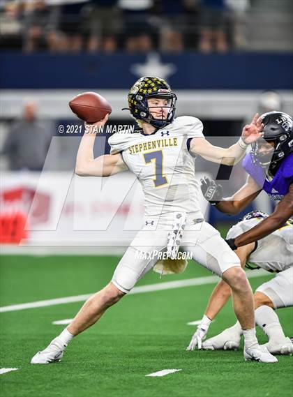 Thumbnail 3 in Stephenville vs. LBJ Austin (UIL 4A D1 Final) photogallery.