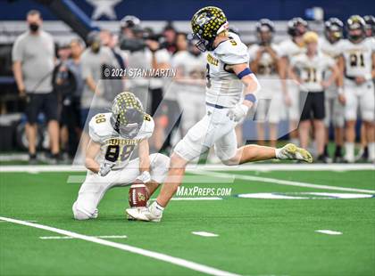 Thumbnail 3 in Stephenville vs. LBJ Austin (UIL 4A D1 Final) photogallery.