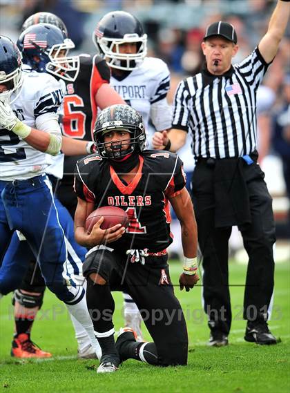 Thumbnail 3 in Huntington Beach vs. Newport Harbor (CIF SS Southwest Final) photogallery.
