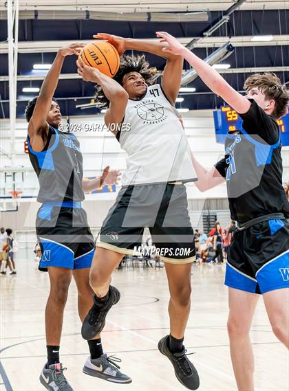 Thumbnail 3 in Salesian College Preparatory vs Windward (Cali Live Boys 2024) photogallery.
