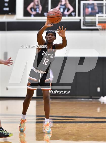 Thumbnail 1 in Hutto @ Vandegrift photogallery.