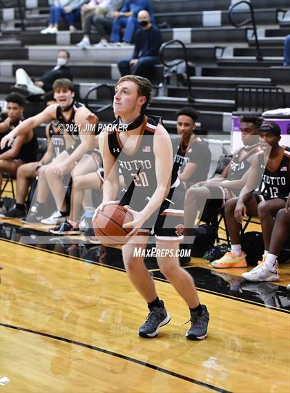 Thumbnail 1 in Hutto @ Vandegrift photogallery.