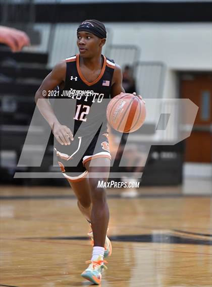 Thumbnail 2 in Hutto @ Vandegrift photogallery.
