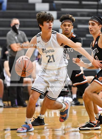 Thumbnail 3 in Hutto @ Vandegrift photogallery.