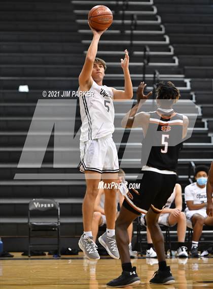 Thumbnail 2 in Hutto @ Vandegrift photogallery.