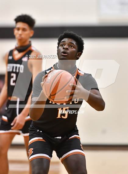 Thumbnail 1 in Hutto @ Vandegrift photogallery.