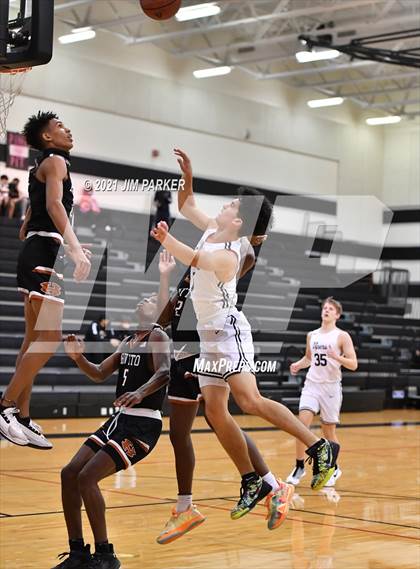 Thumbnail 3 in Hutto @ Vandegrift photogallery.
