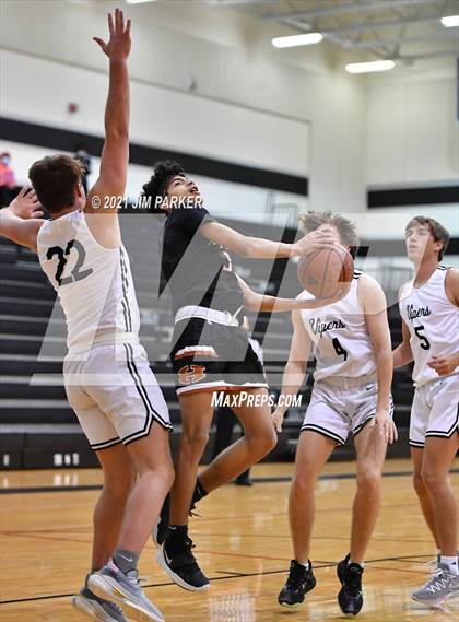 Thumbnail 1 in Hutto @ Vandegrift photogallery.