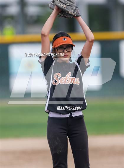Thumbnail 2 in Dinuba @ Selma photogallery.