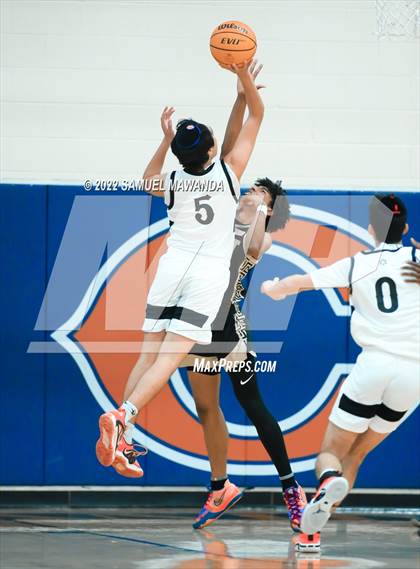 Thumbnail 3 in Shalhevet vs Knight (7th Annual West Valley Tip-off Classic) photogallery.