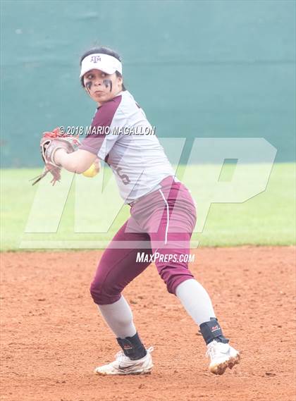 Thumbnail 1 in Palmview vs Los Fresnos (La Joya Tournament) photogallery.