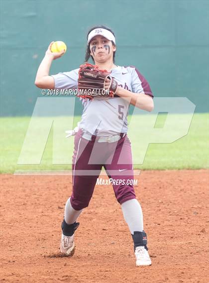 Thumbnail 2 in Palmview vs Los Fresnos (La Joya Tournament) photogallery.