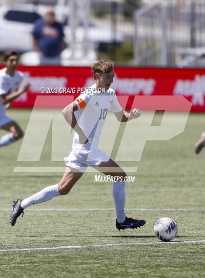 Thumbnail 2 in Crimson Cliffs vs. Mountain Crest (UHSAA 4A Semifinal) photogallery.
