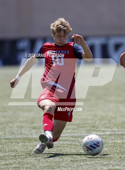 Thumbnail 2 in Crimson Cliffs vs. Mountain Crest (UHSAA 4A Semifinal) photogallery.