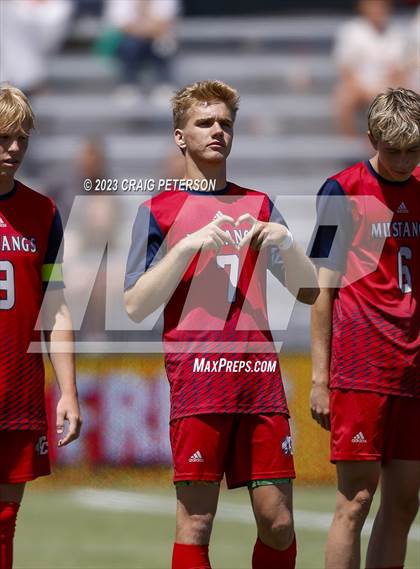 Thumbnail 2 in Crimson Cliffs vs. Mountain Crest (UHSAA 4A Semifinal) photogallery.