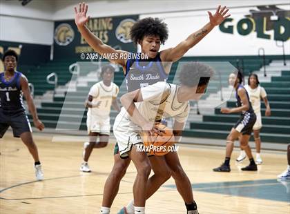 Thumbnail 3 in South Dade vs Davenport (Battle on the Island) photogallery.