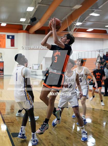 Thumbnail 2 in Tyler HEAT vs Brownsboro photogallery.