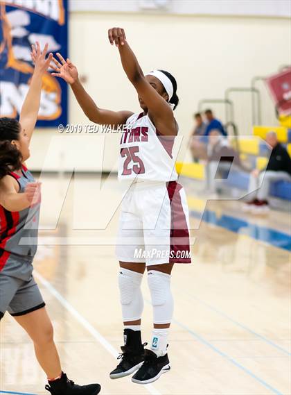 Thumbnail 1 in Sacred Heart Prep vs. Seaside (CIF CCS D4 Championship) photogallery.