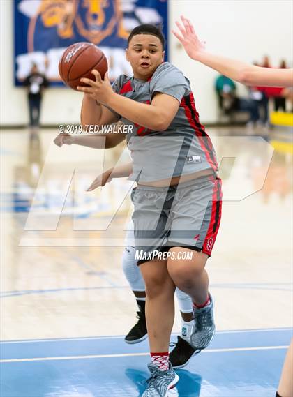 Thumbnail 1 in Sacred Heart Prep vs. Seaside (CIF CCS D4 Championship) photogallery.