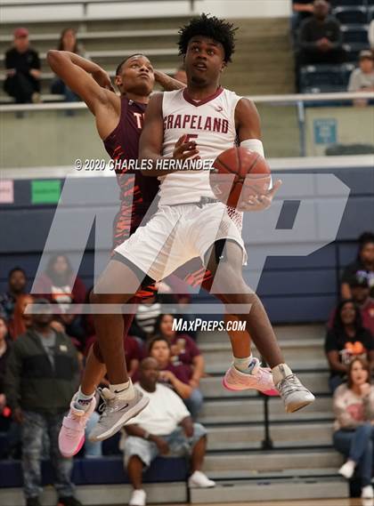 Thumbnail 2 in Grapeland vs. Tenaha (UIL 2A Regional Semifinal) photogallery.