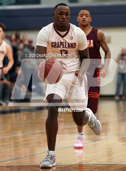 Thumbnail 1 in Grapeland vs. Tenaha (UIL 2A Regional Semifinal) photogallery.