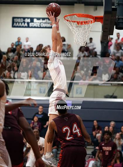 Thumbnail 1 in Grapeland vs. Tenaha (UIL 2A Regional Semifinal) photogallery.