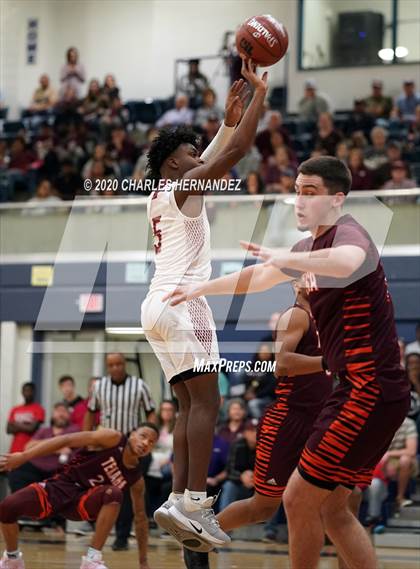 Thumbnail 2 in Grapeland vs. Tenaha (UIL 2A Regional Semifinal) photogallery.