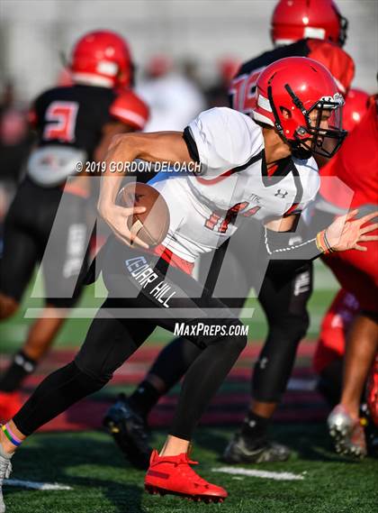 Thumbnail 3 in Cedar Hill Spring Game photogallery.