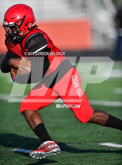 Thumbnail 3 in Cedar Hill Spring Game photogallery.