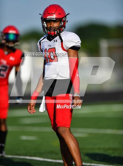 Thumbnail 2 in Cedar Hill Spring Game photogallery.