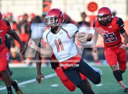 Thumbnail 3 in Cedar Hill Spring Game photogallery.